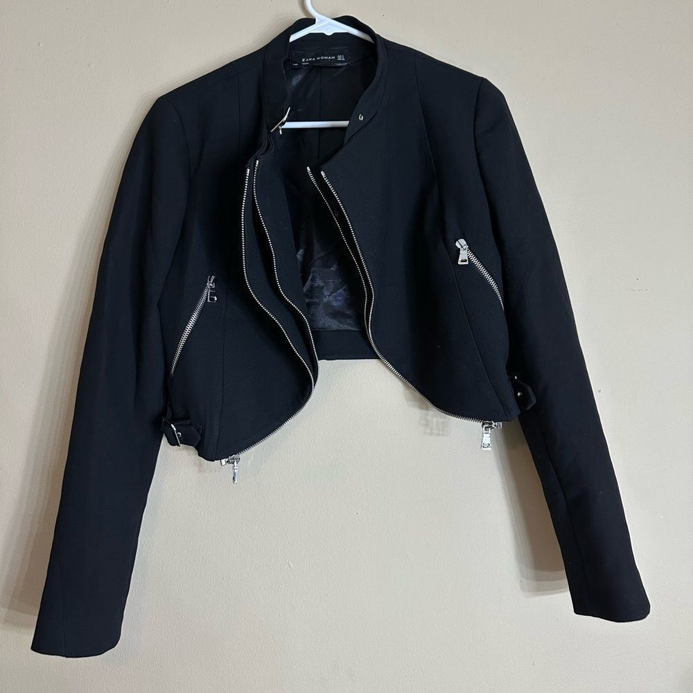 Zara black cropped biker jacket featuring zipper details and side buckle strap